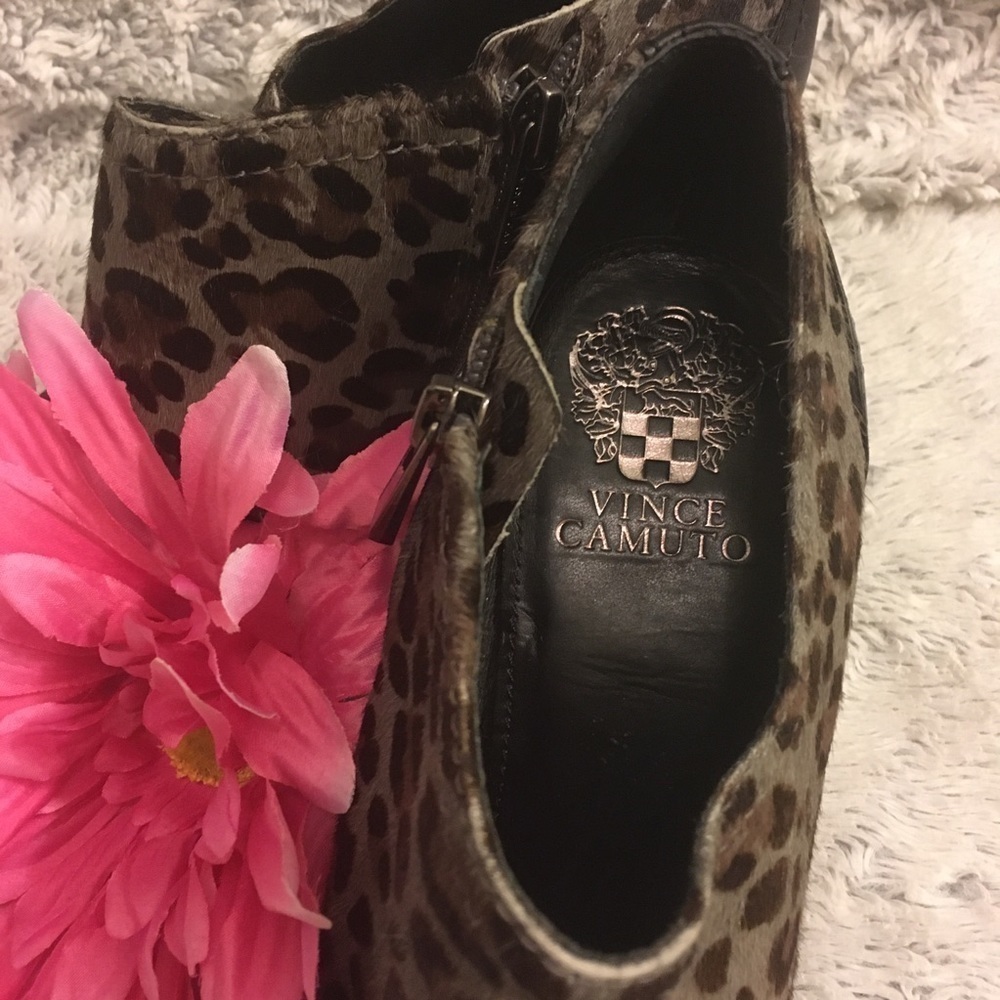Vince Camuto Animal Print Calf hair Booties Sz 8 - Picture 11 of 13